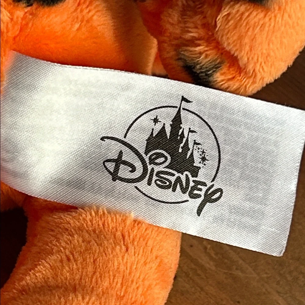 Disney Winnie the Pooh & Tigger Plush Duo - Play or Display - Super Soft